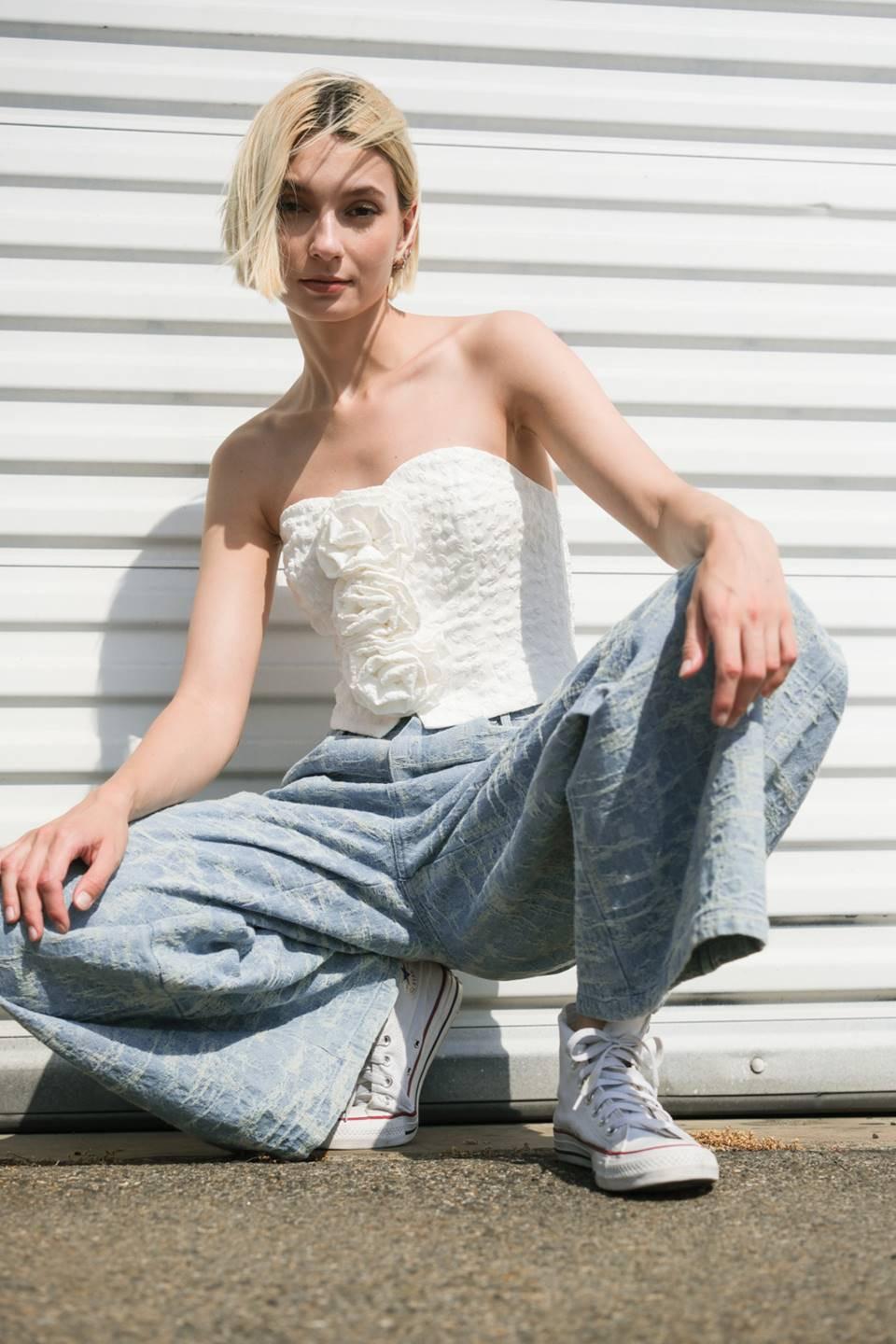 SUMMERY DARLING WOVEN TOP.