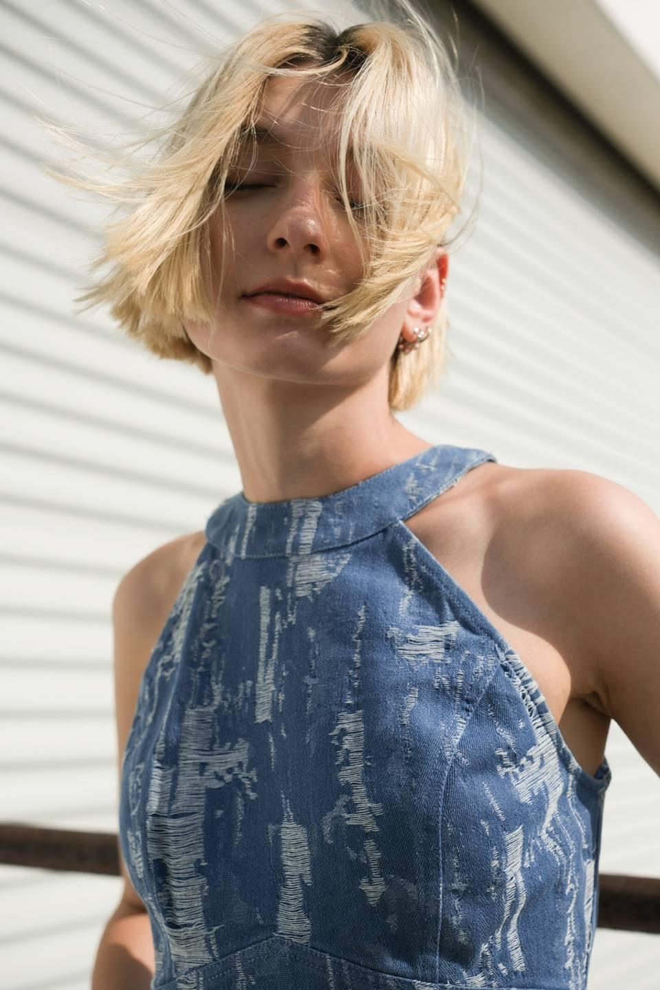 BREEZY ADORATION DENIM CROP TOP.
