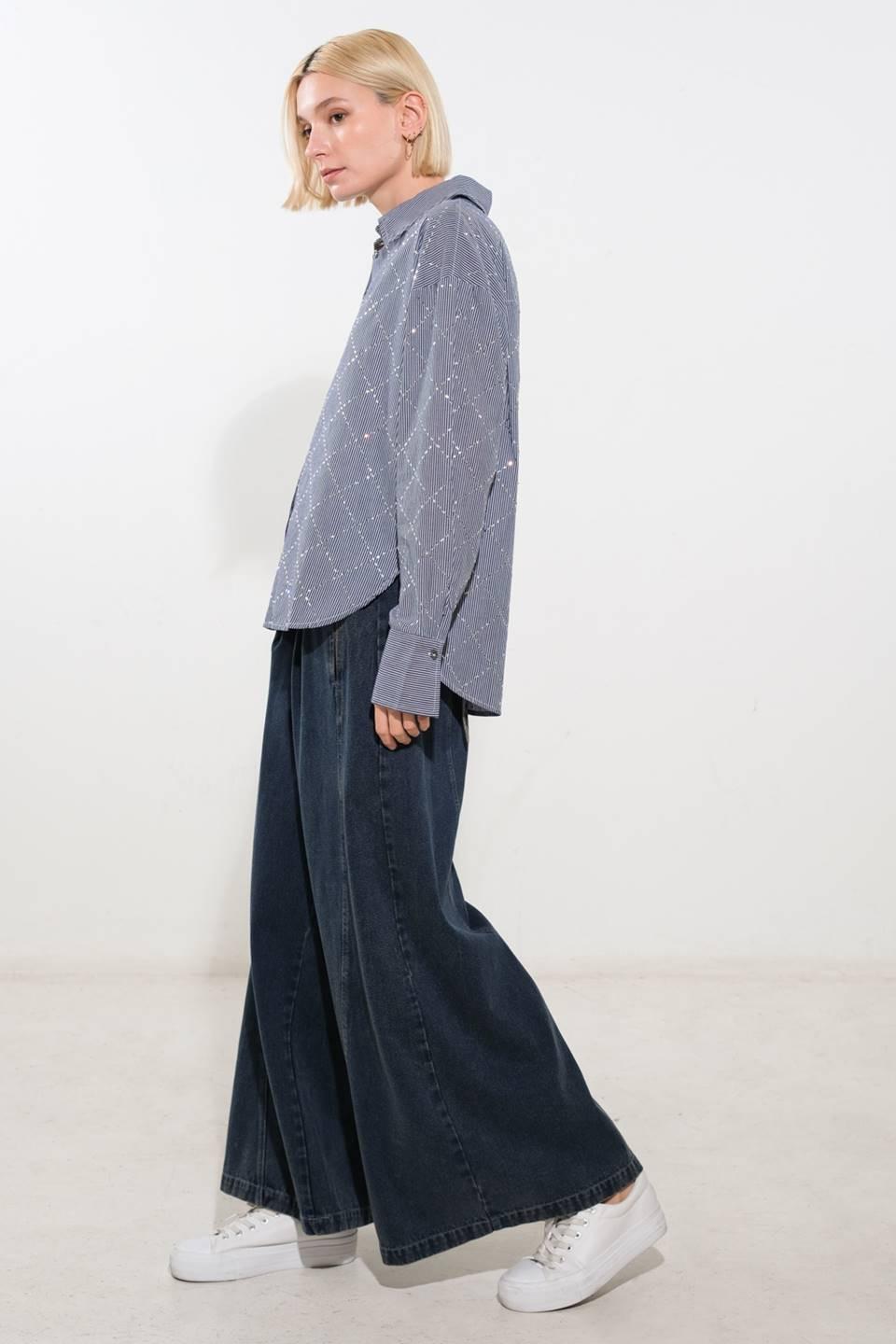 GRACEFUL APPEARANCE WOVEN TOP.