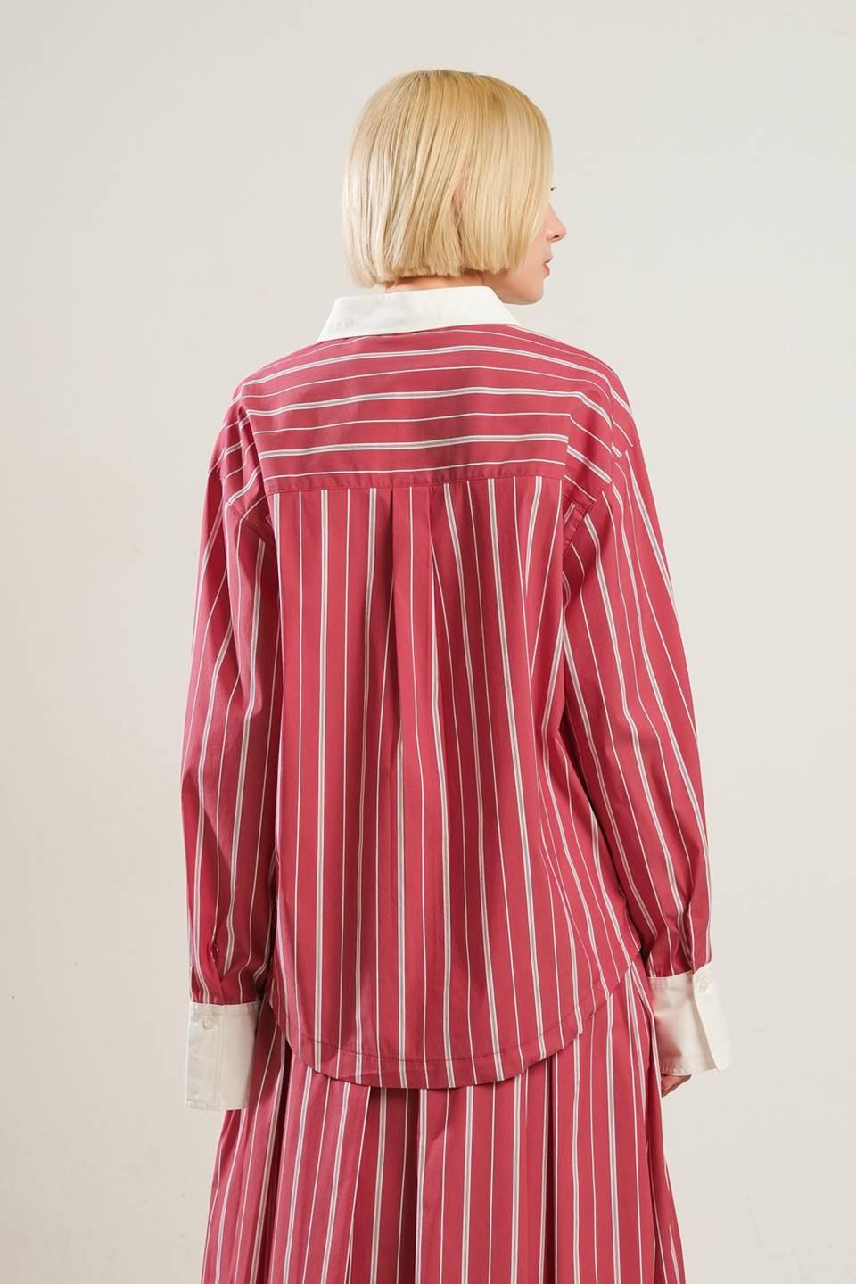 BEHIND THE GRIN WOVEN TOP.