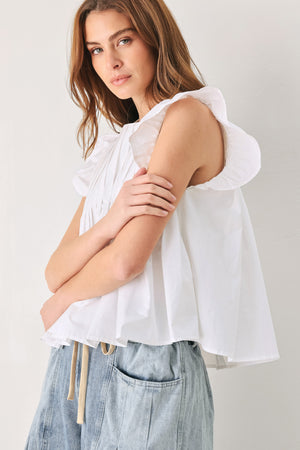 Woman wearing a white blouse with ruffled sleeves | FREEMARKET