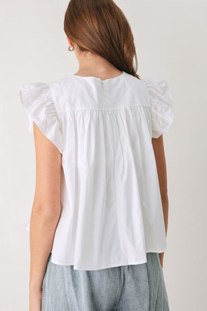 Woman wearing a white blouse with ruffled sleeves | FREEMARKET