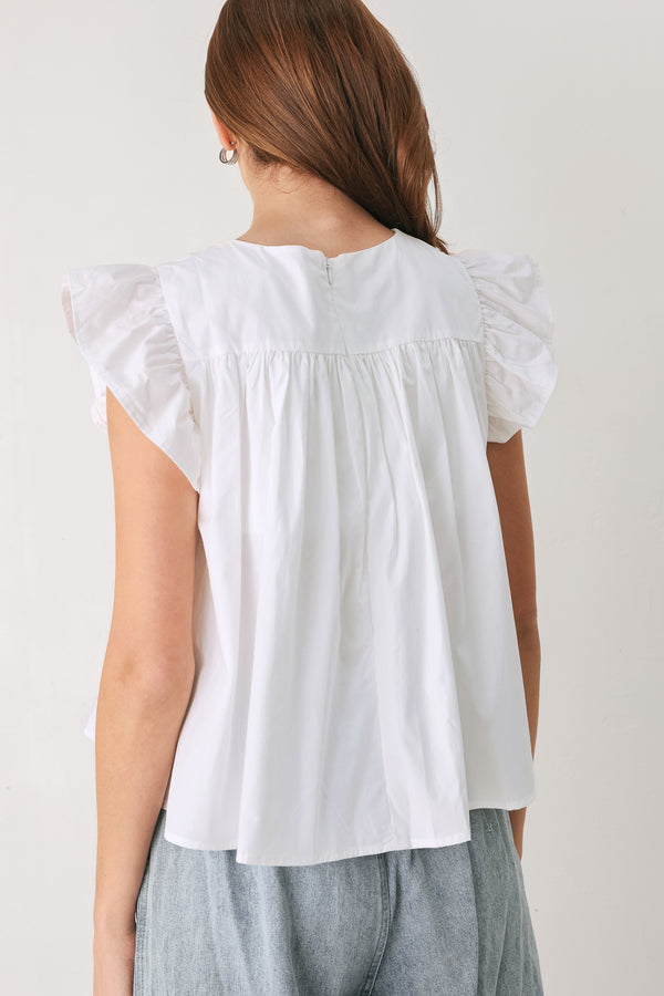 Woman wearing a white blouse with ruffled sleeves | FREEMARKET