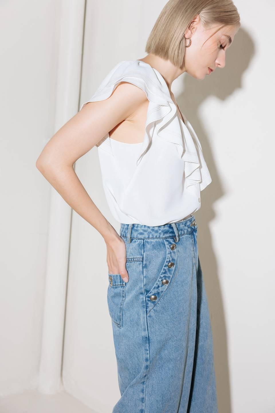 MADE FOR ROMANCE OFF WHITE WOVEN TOP.