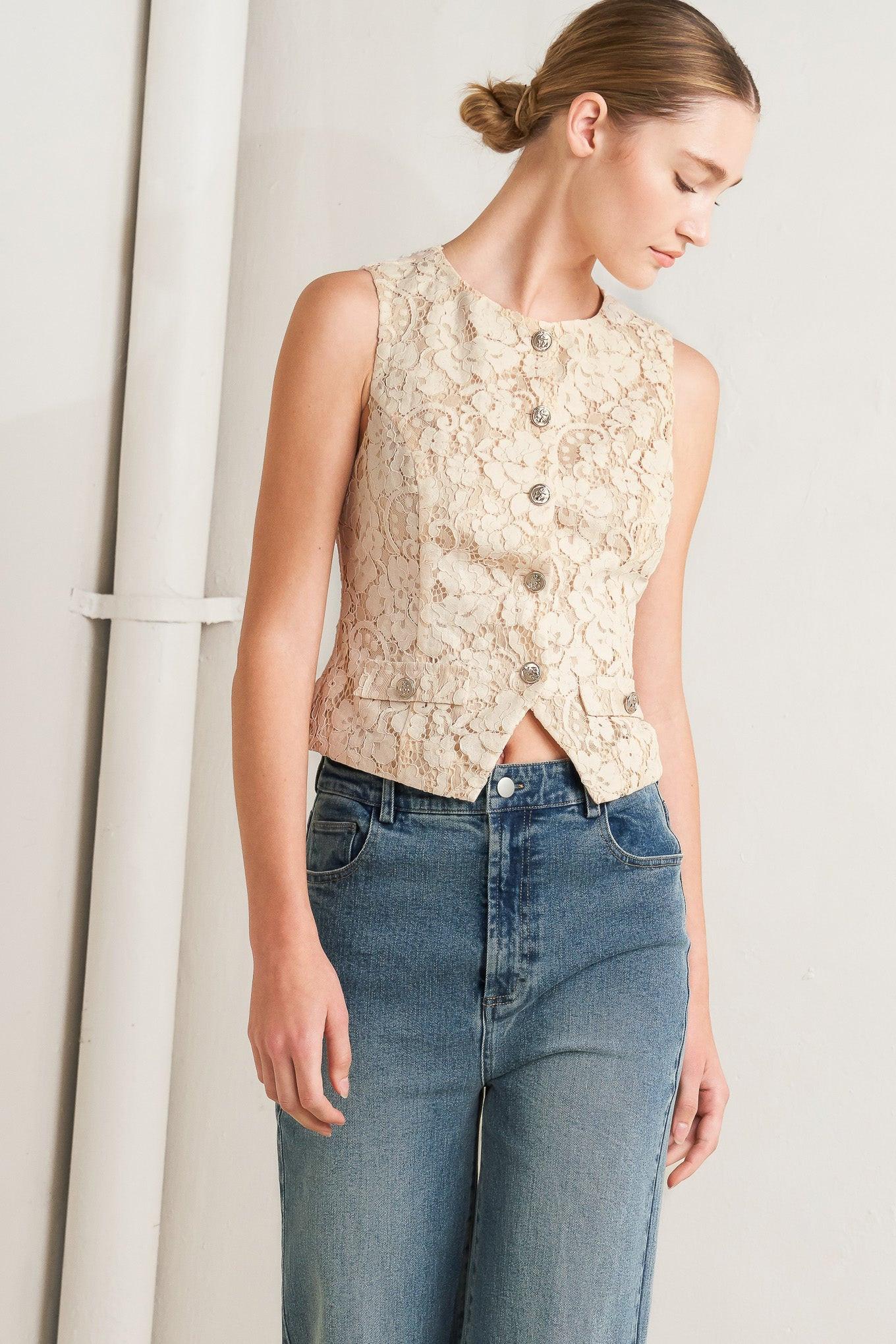 A solid woven vest with round neckline, sleeveless and front button down
Details:
Self: 65% Cotton 35% Nylon
Lining: 100% Cotton
Size & Fit
-Model is 5`8" And Wearing Size Small
-Measurements Taken From Size Small
-Approx. Length: 21"