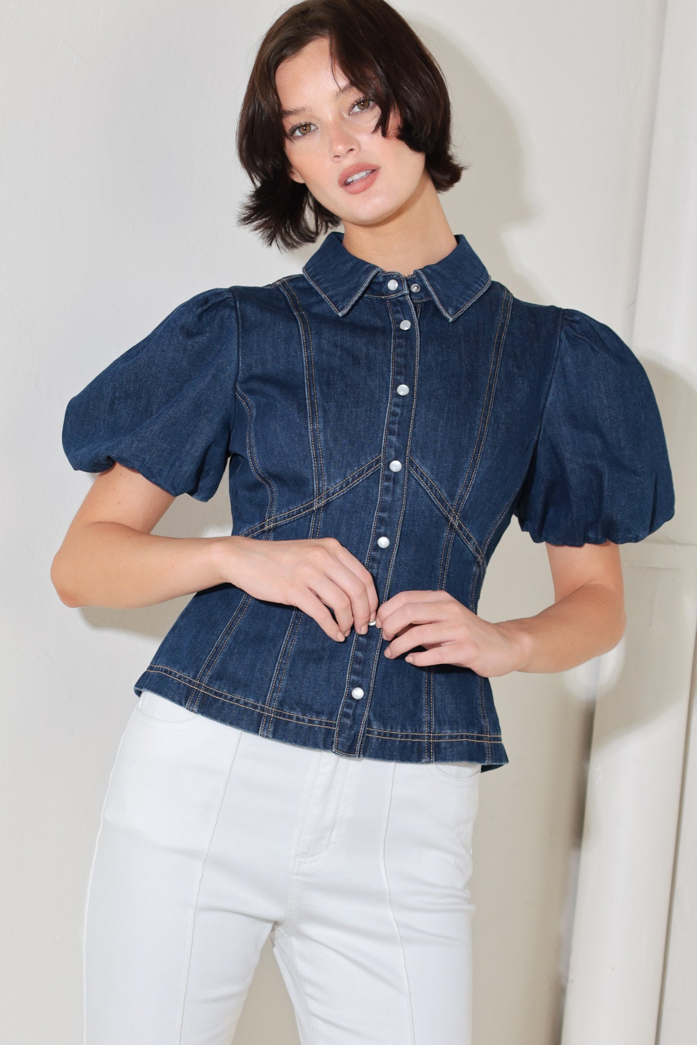 
A washed denim top featuring collar, short puff sleeve and front button down

Details:

Self : 81% Cotton 19% Polyester
Lining : 100% Polyester

Size &amp; Fit

- Model is 5`8" And Wearing Size Small
- Measurements Taken From Size Small
- Approx. Length: 22"