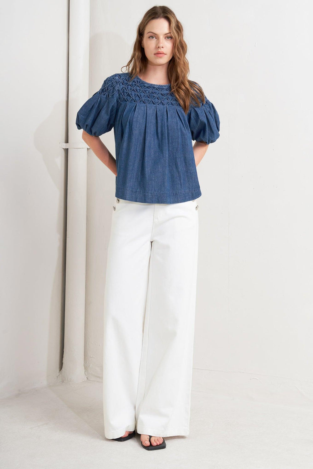 COTTAGE SPELL CHAMBRAY TOP.