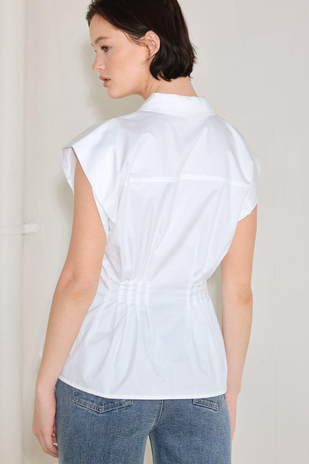 MODERN POISE WOVEN TOP.
