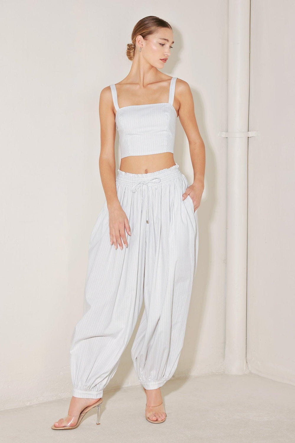 OCEAN BREEZE WOVEN CROP TOP.