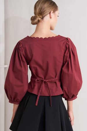 AMOUR SCALLOP WOVEN TOP.