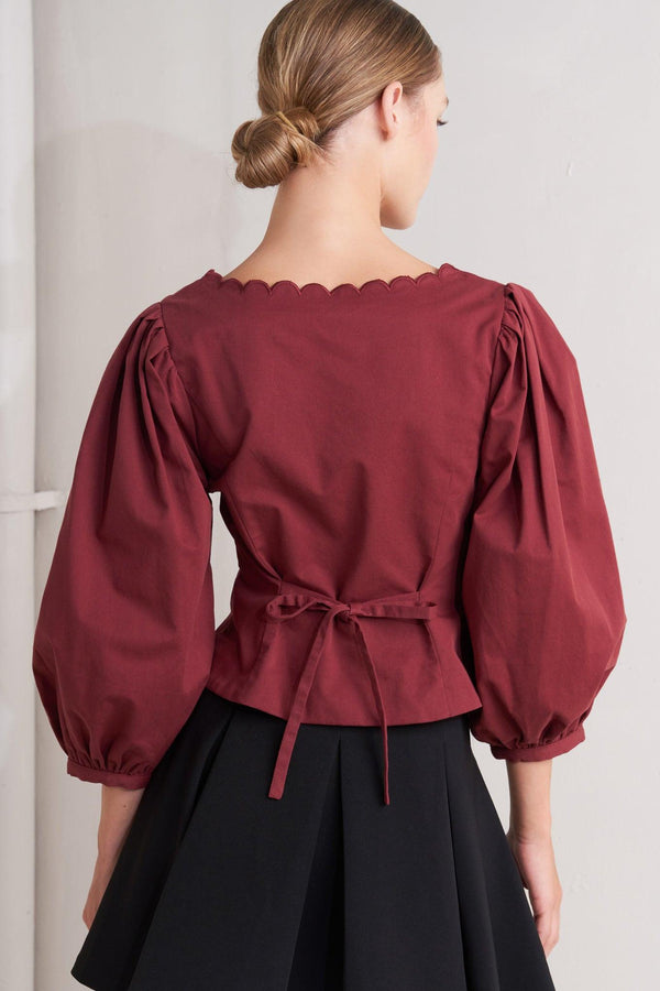 AMOUR SCALLOP WOVEN TOP.