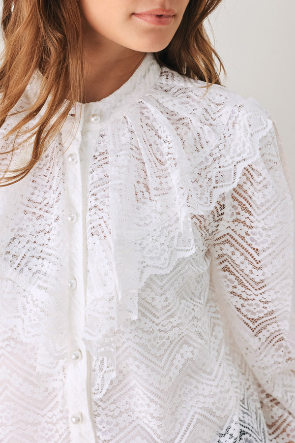 A woman wearing a white long-sleeve lace blouse with a ruffled collar | FREEMARKET
