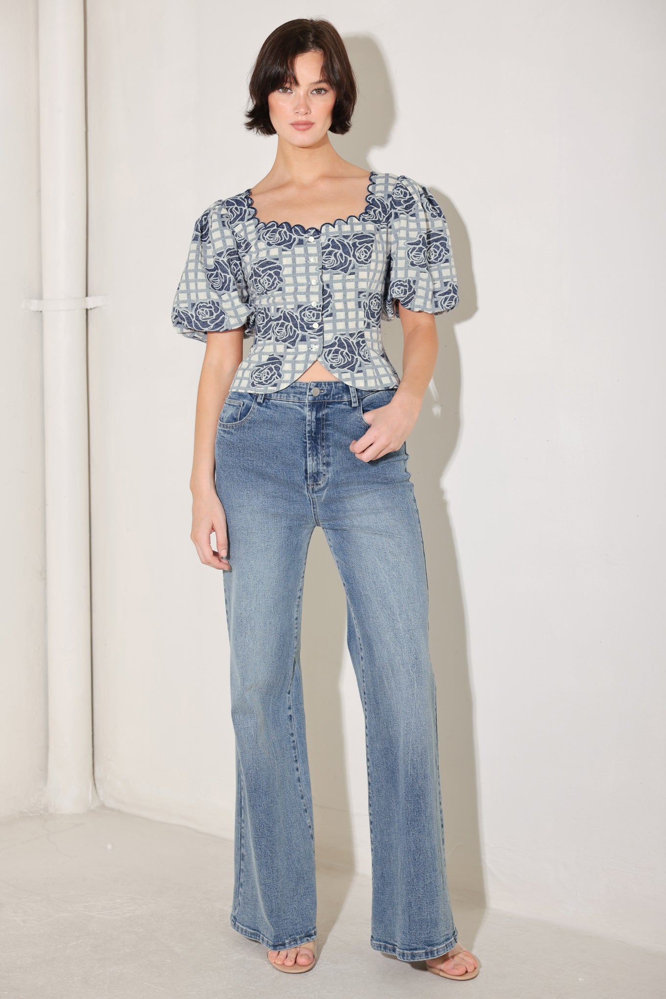 
A woven jacquard top featuring square neckline with scallop edge, short puff sleeve and button down.&nbsp;

Details:

Self : 60% Cotton 40% Polyester

Size &amp; Fit

- Model is 5`8" And Wearing Size Small
- Measurements Taken From Size Small
- Approx. Length: 19"