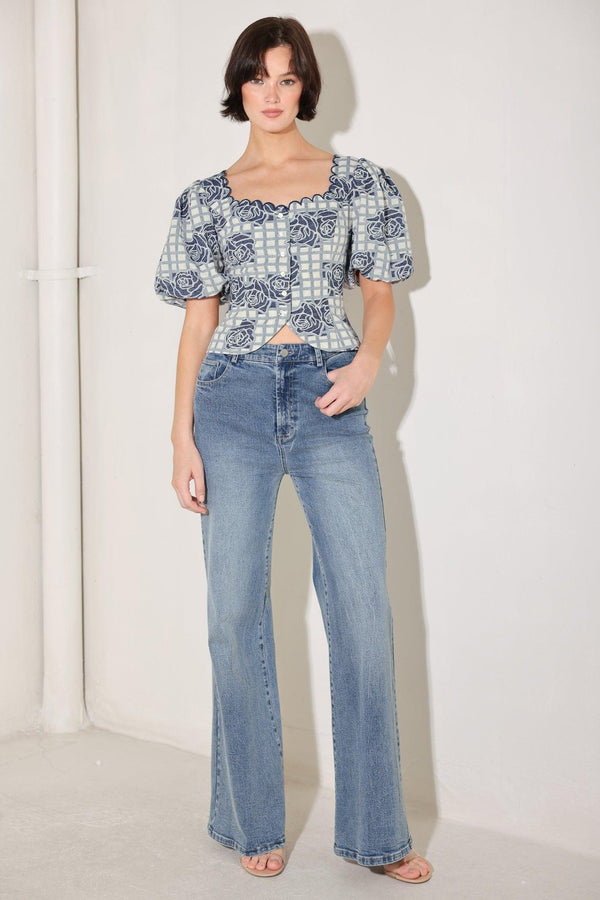 
A woven jacquard top featuring square neckline with scallop edge, short puff sleeve and button down.&nbsp;

Details:

Self : 60% Cotton 40% Polyester

Size &amp; Fit

- Model is 5`8" And Wearing Size Small
- Measurements Taken From Size Small
- Approx. Length: 19"