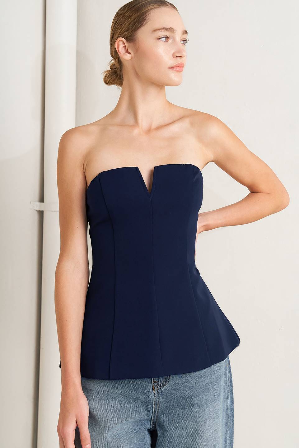 NOIR CONTOUR WOVEN TOP.