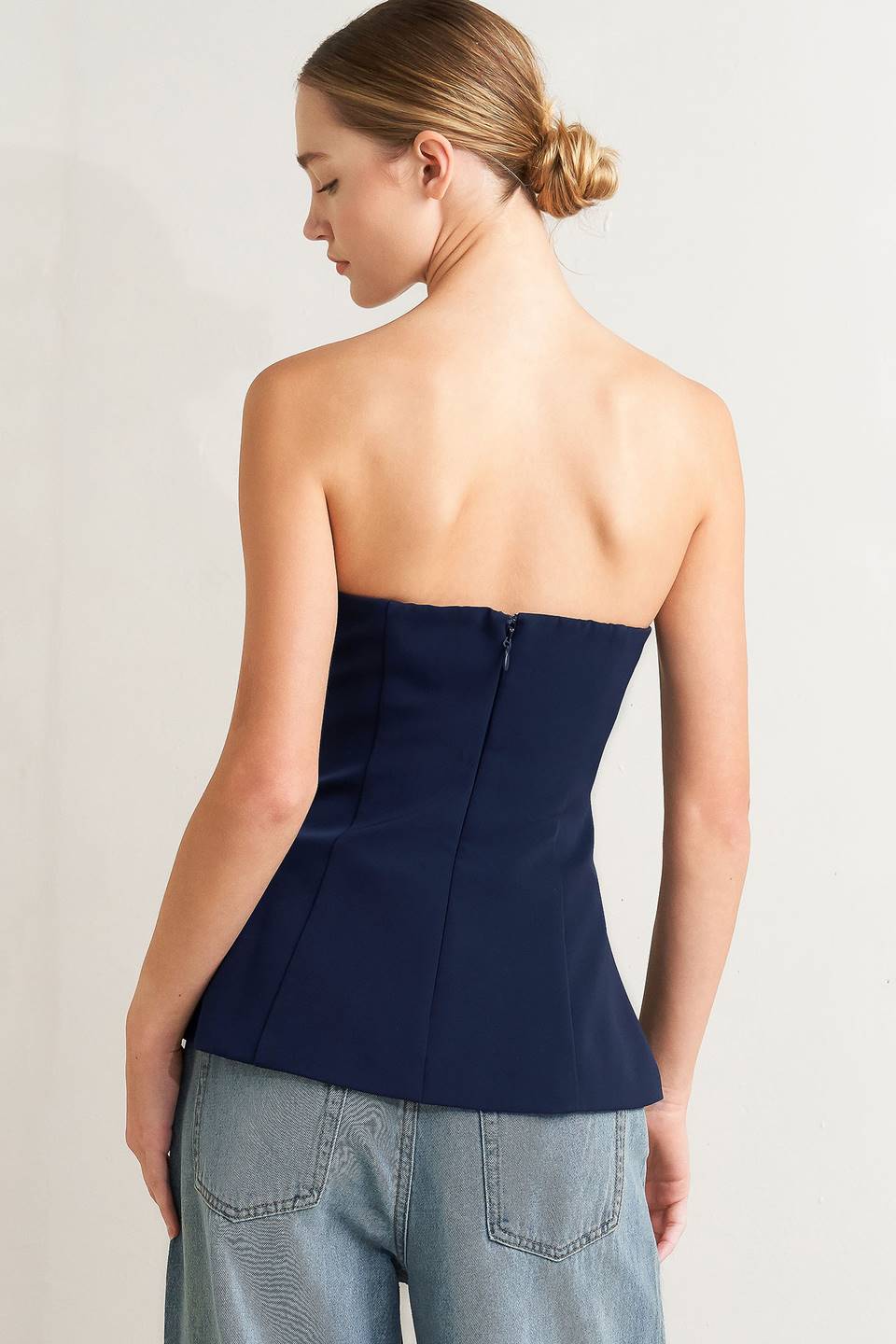 NOIR CONTOUR WOVEN TOP.