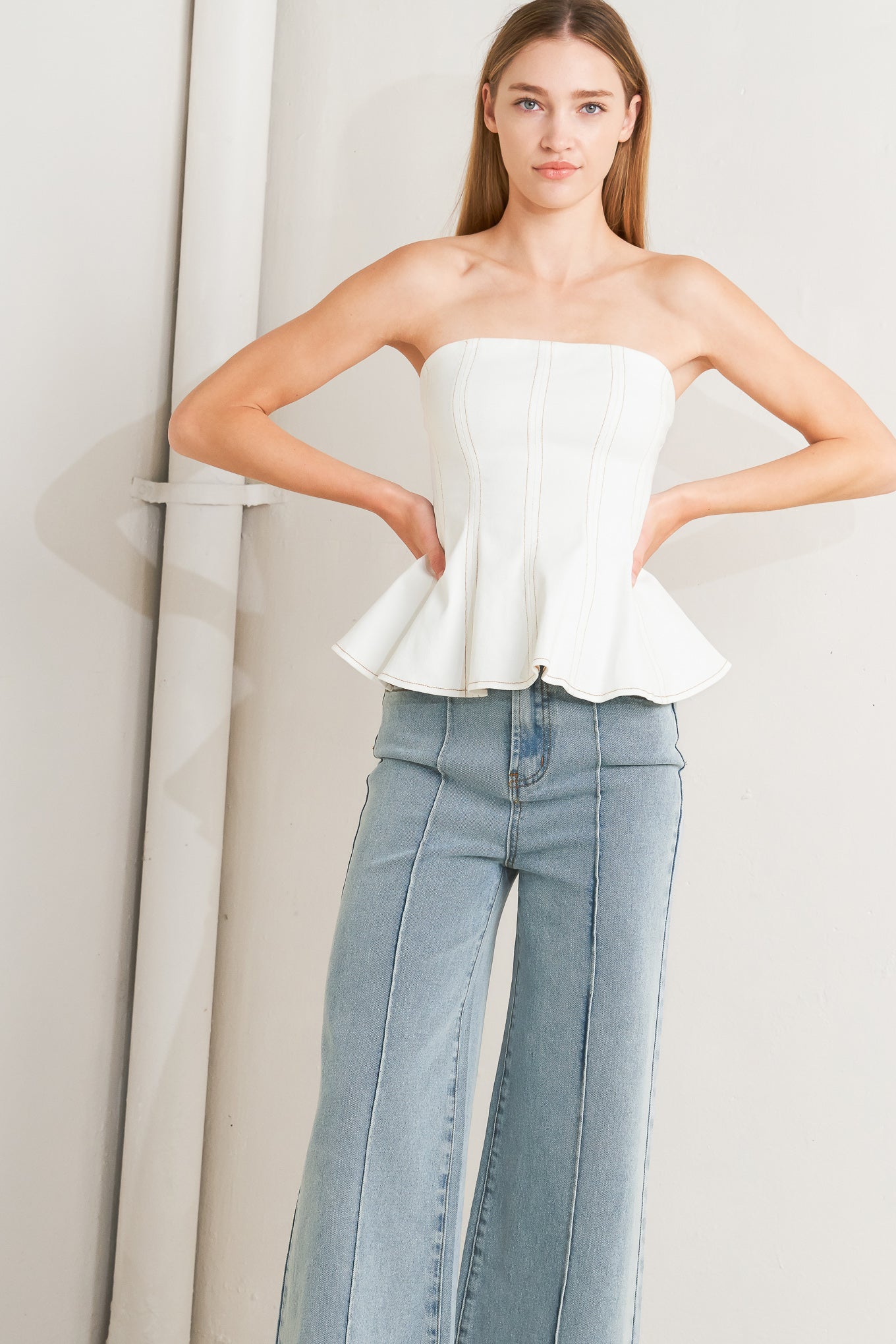 
A solid woven top featuring strapless, peplum and back zipper closure

Details:

Self : 97% Cotton 3% Spandex

Size &amp; Fit

- Model is 5`8" And Wearing Size Small
- Measurements Taken From Size Small
- Approx. Length: 15" FLYING TOMATO