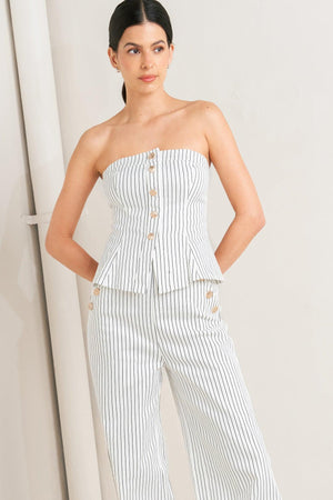 EFFORTLESS FORM STRIPE WOVEN TWILL TOP.
