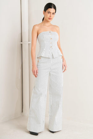 EFFORTLESS FORM STRIPE WOVEN TWILL TOP.