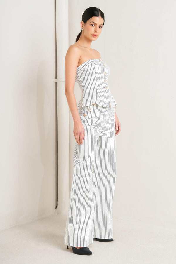 EFFORTLESS FORM STRIPE WOVEN TWILL TOP.
