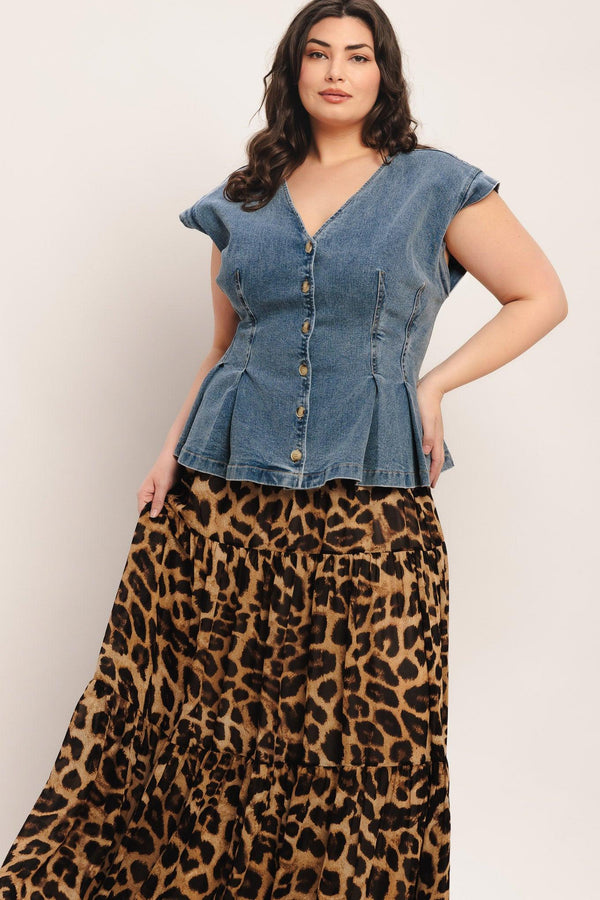 A washed denim top featuring V neckline, short sleeve, front button sown and peplum. Matching pant FP1946

Details:

Self: 99% Cotton 1% Spandex

Size &amp; Fit

Model is 5`8" And Wearing Size Small&nbsp;
Measurements Taken From Size Small&nbsp;
Approx. Length: 23"