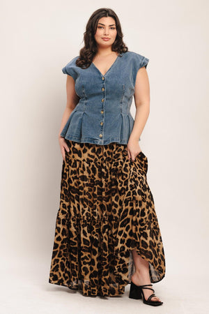 A washed denim top featuring V neckline, short sleeve, front button sown and peplum. Matching pant FP1946

Details:

Self: 99% Cotton 1% Spandex

Size &amp; Fit

Model is 5`8" And Wearing Size Small&nbsp;
Measurements Taken From Size Small&nbsp;
Approx. Length: 23"