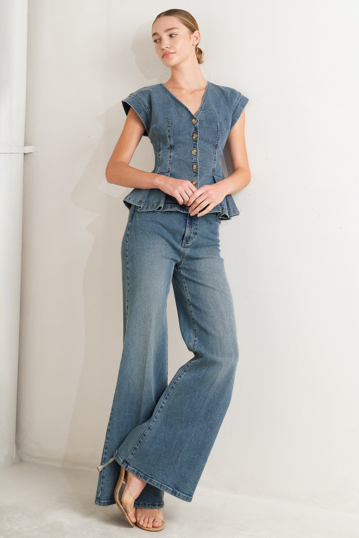 A washed denim top featuring V neckline, short sleeve, front button sown and peplum. Matching pant FP1946

Details:

Self: 99% Cotton 1% Spandex

Size & Fit

-Model is 5`8" And Wearing Size Small
-Measurements Taken From Size Small
-Approx. Length: 23"