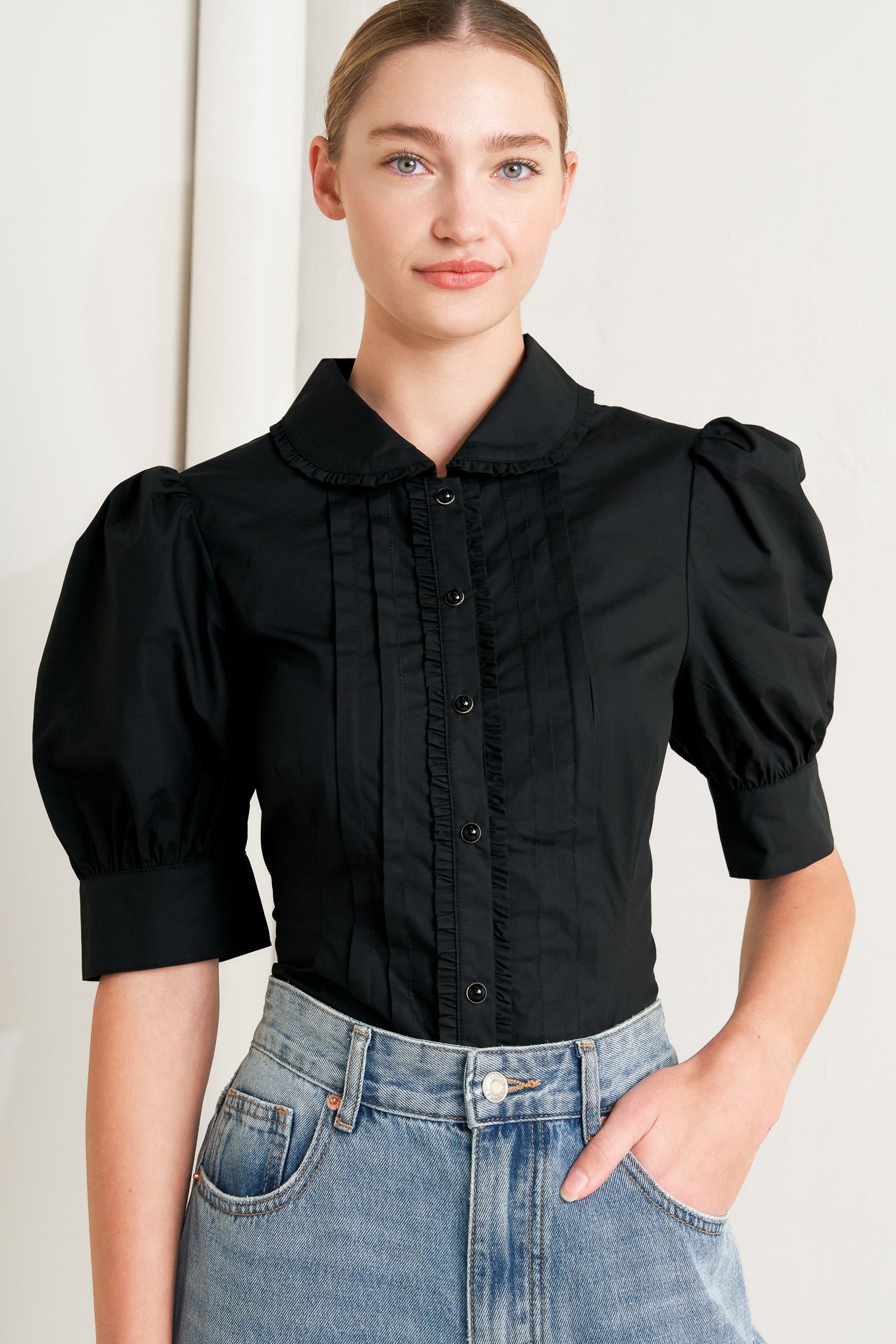 
A solid woven top featuring round collar with ruffle edge, short puff sleeve with cuff, front pintuck, ruffle edge placket with jewel button

Details:

Self : 100% Cotton

Size &amp; Fit

- Model is 5`8" And Wearing Size Small
- Measurements Taken From Size Small
- Approx. Length: 22" Flying Tomato