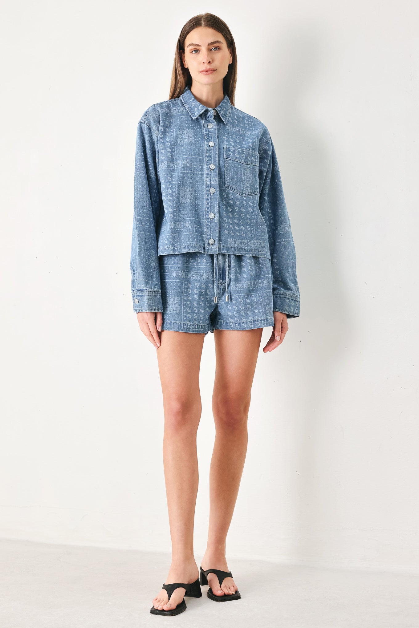 Woman wearing a blue bandana patterned denim jacket with front closure | FREEMARKET | Flying Tomato