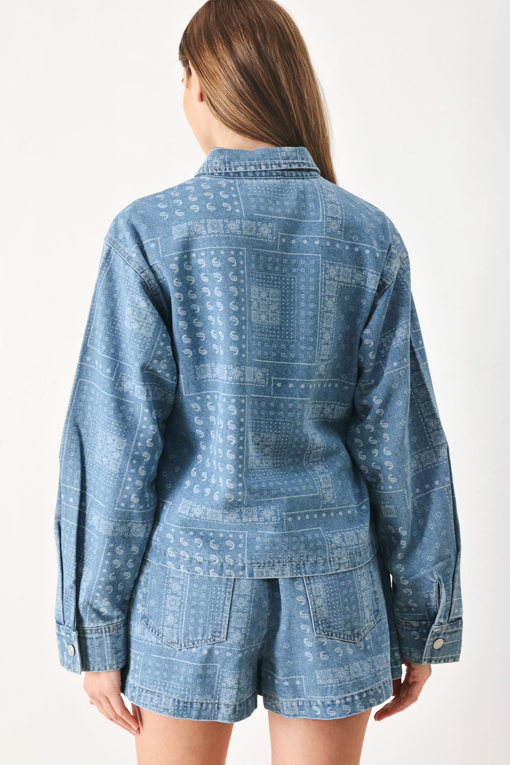 Woman wearing a blue bandana patterned denim jacket with front closure | FREEMARKET | Flying Tomato