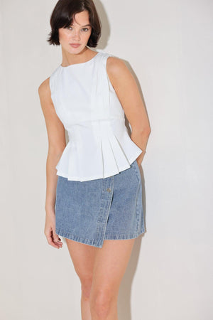 
A solid woven top featuring wide neckline, sleeveless, peplum with pleats and back zipper closure

Details:

Self : 96% Polyester 4% Spandex

Size &amp; Fit

- Model is 5`8" And Wearing Size Small
- Measurements Taken From Size Small
- Approx. Length: 22"