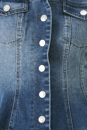 Close-up of a blue denim top with silver buttons | FREEMARKET | Flying Tomato