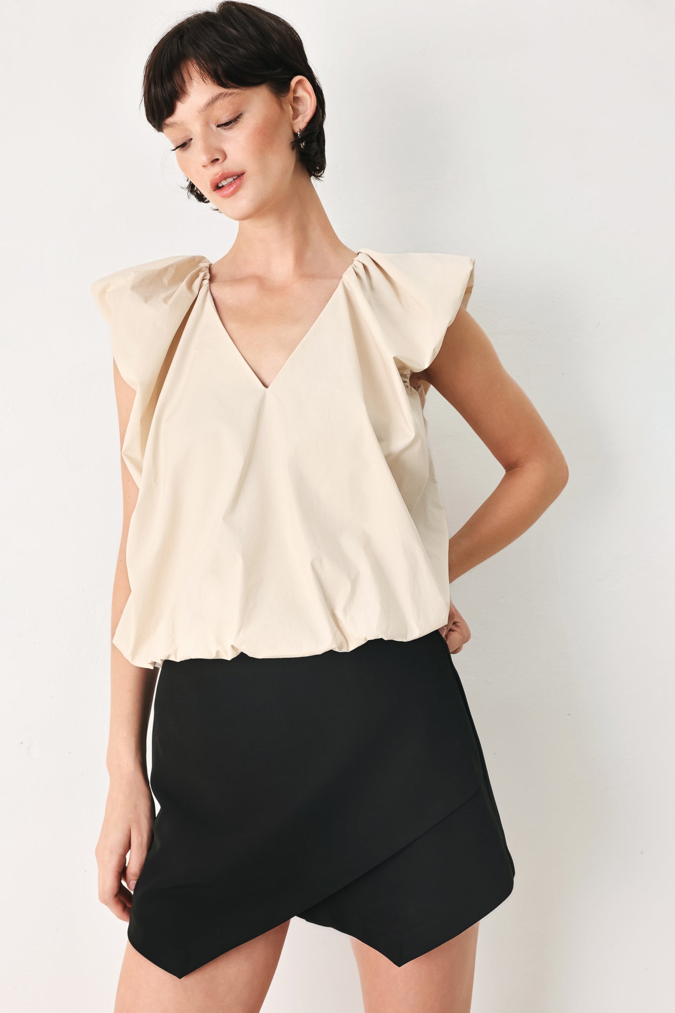 Woman wearing n ivory blouse top with V neckline and bubble sleeve and waist  | FREEMARKET