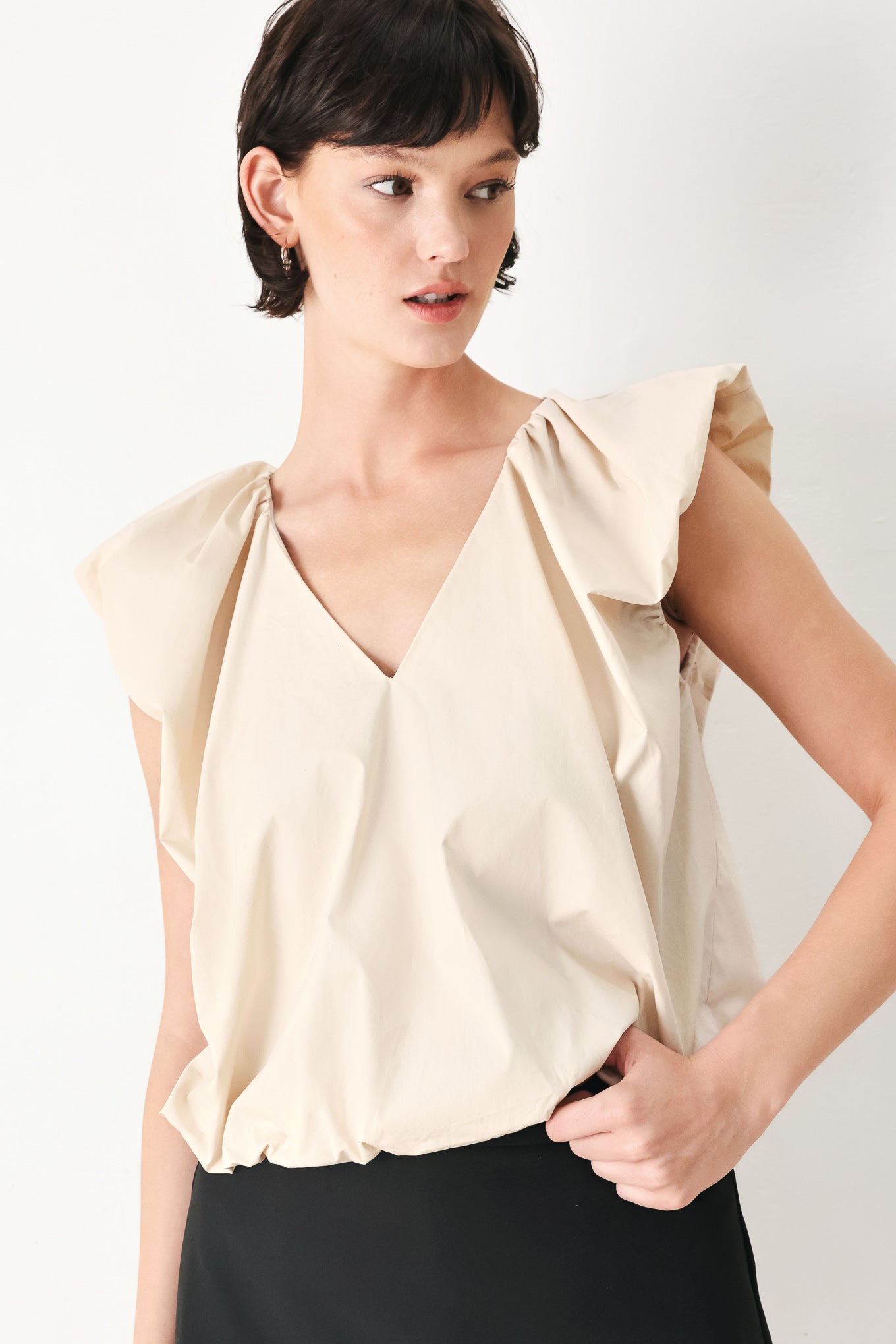 Woman wearing n ivory blouse top with V neckline and bubble sleeve and waist  | FREEMARKET