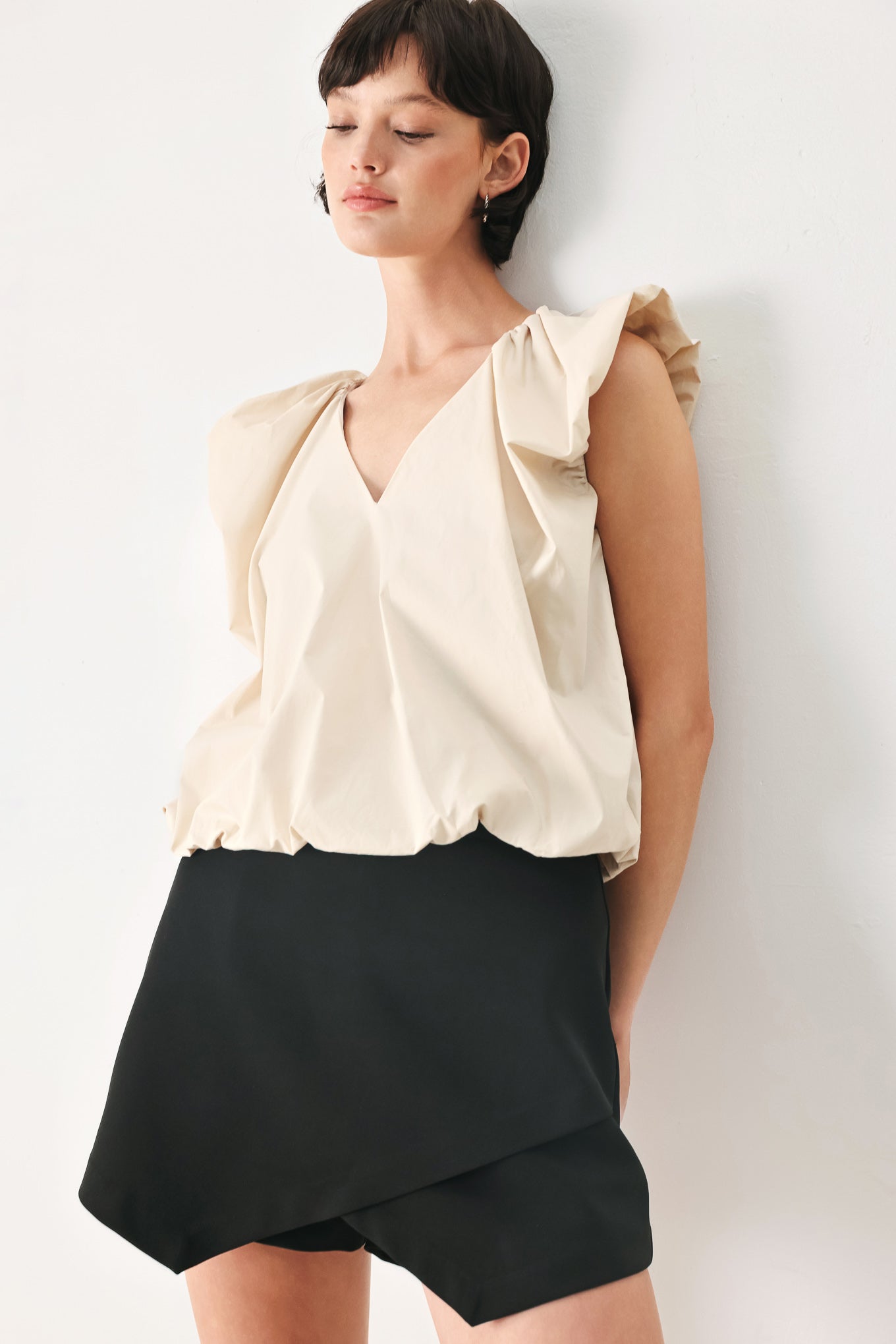 Woman wearing n ivory blouse top with V neckline and bubble sleeve and waist  | FREEMARKET