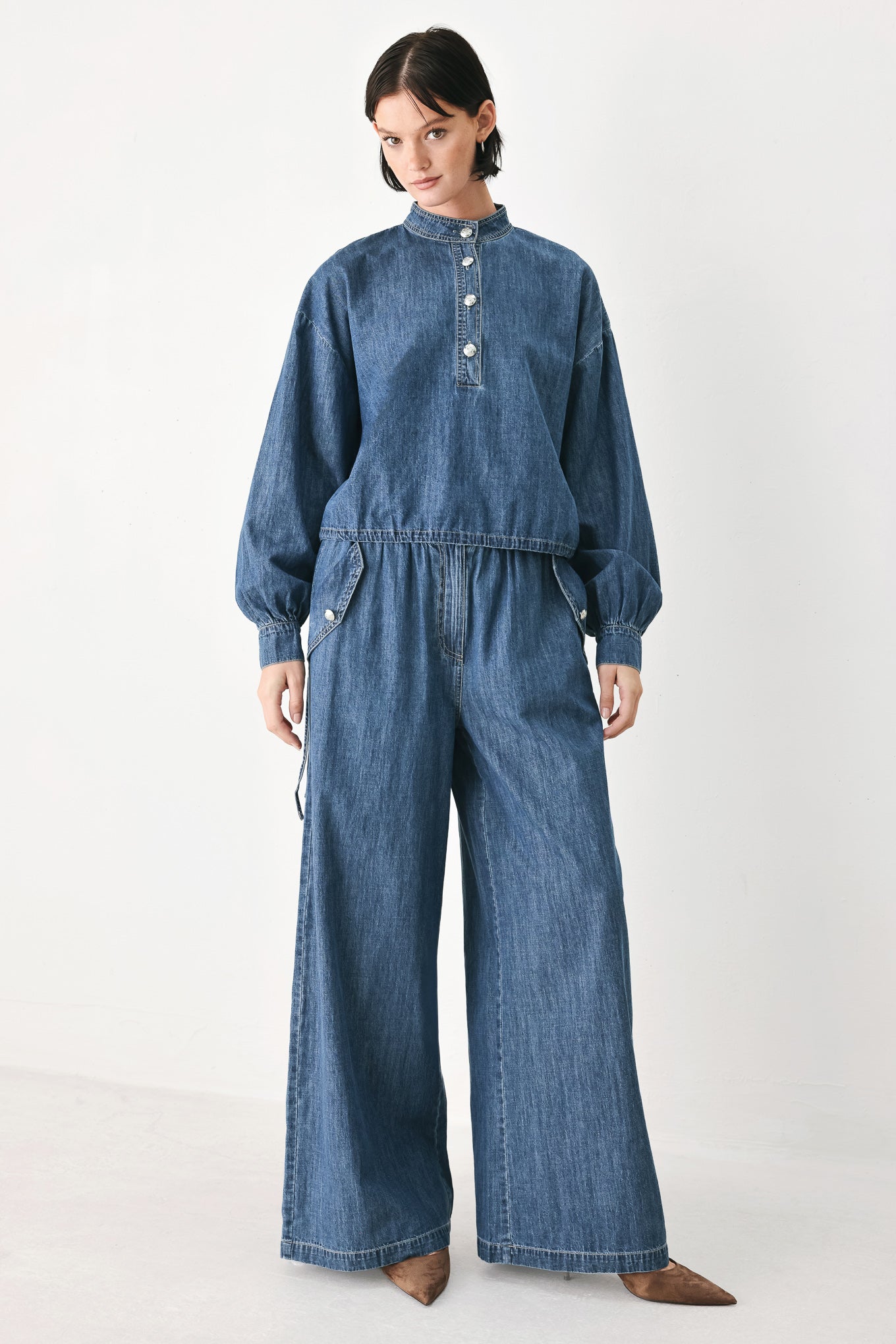 A model wearing a blue denim long-sleeve top with a buttoned mandarin collar | FREEMARKET