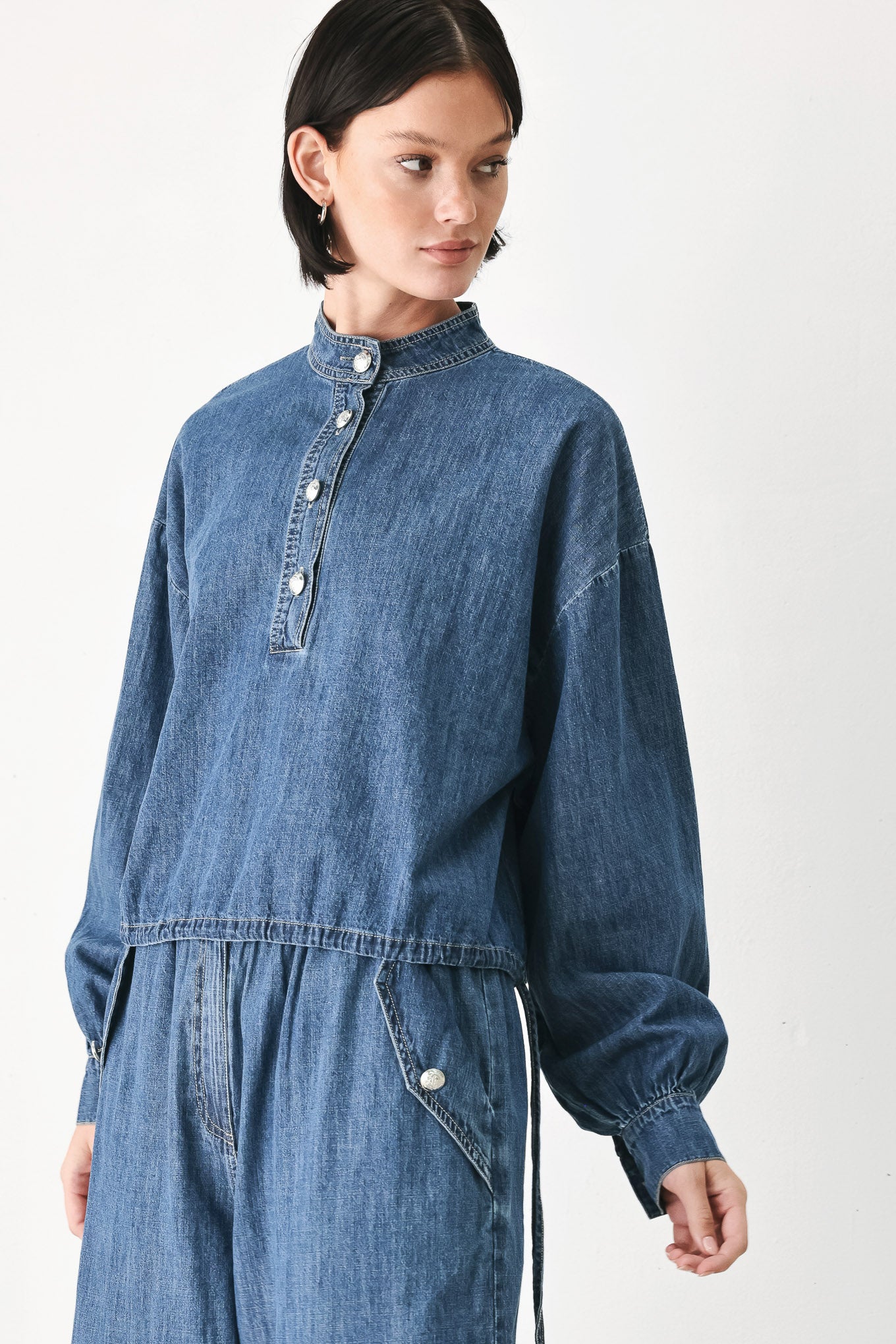 A model wearing a blue denim long-sleeve top with a buttoned mandarin collar | FREEMARKET