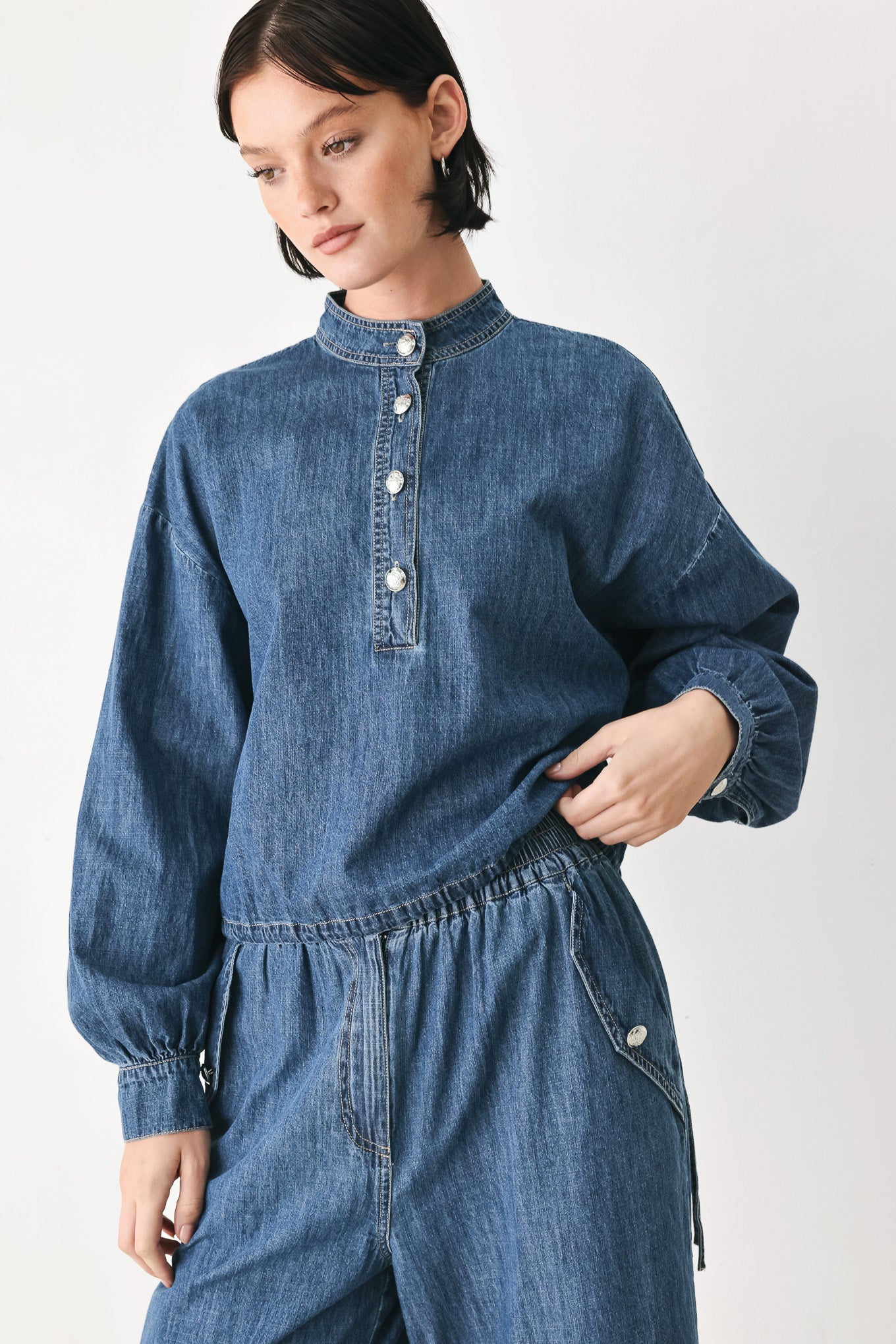 A model wearing a blue denim long-sleeve top with a buttoned mandarin collar | FREEMARKET