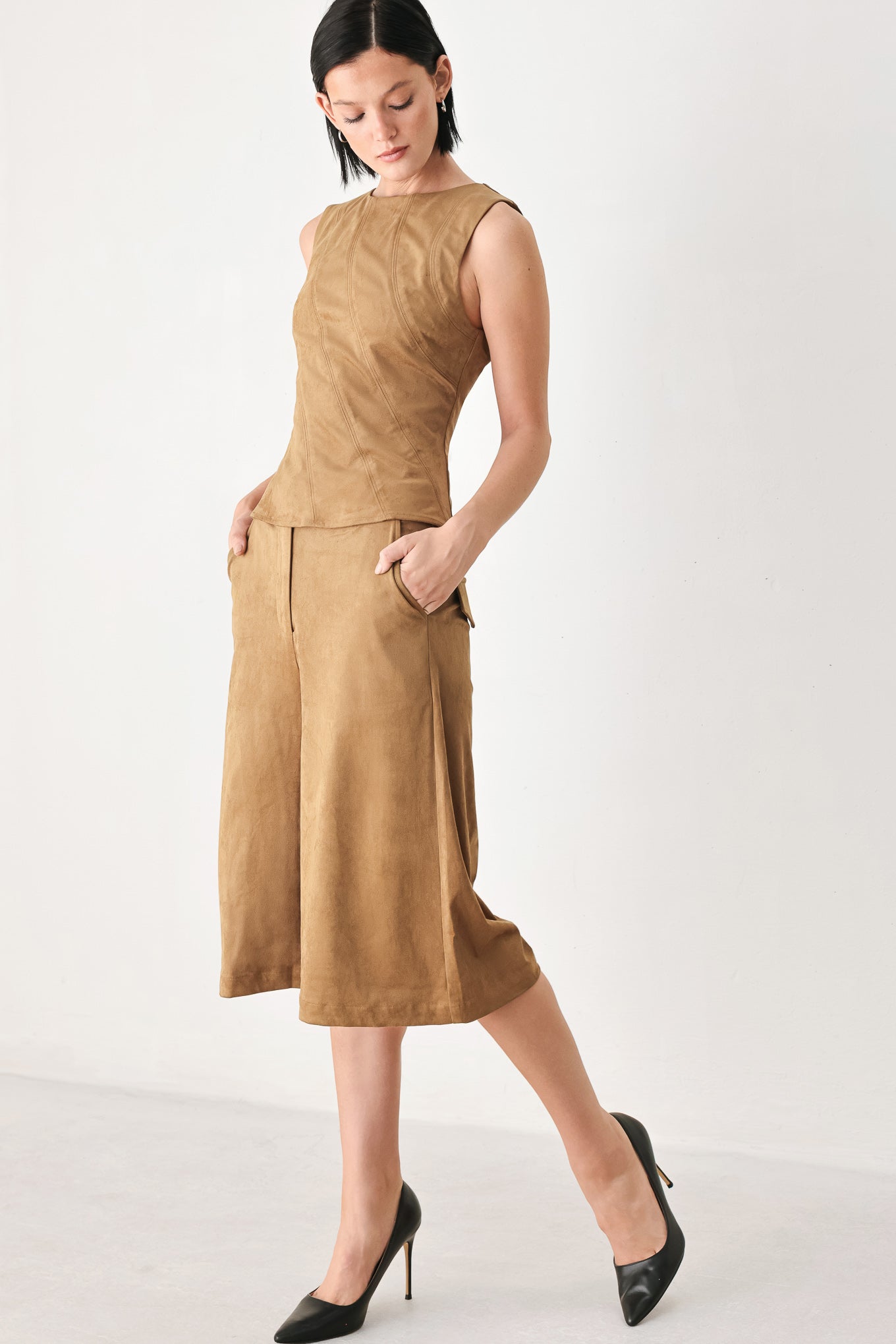 A woman wearing a faux suede camel  top width diagonal stitches and back zipper | FREEMARKET