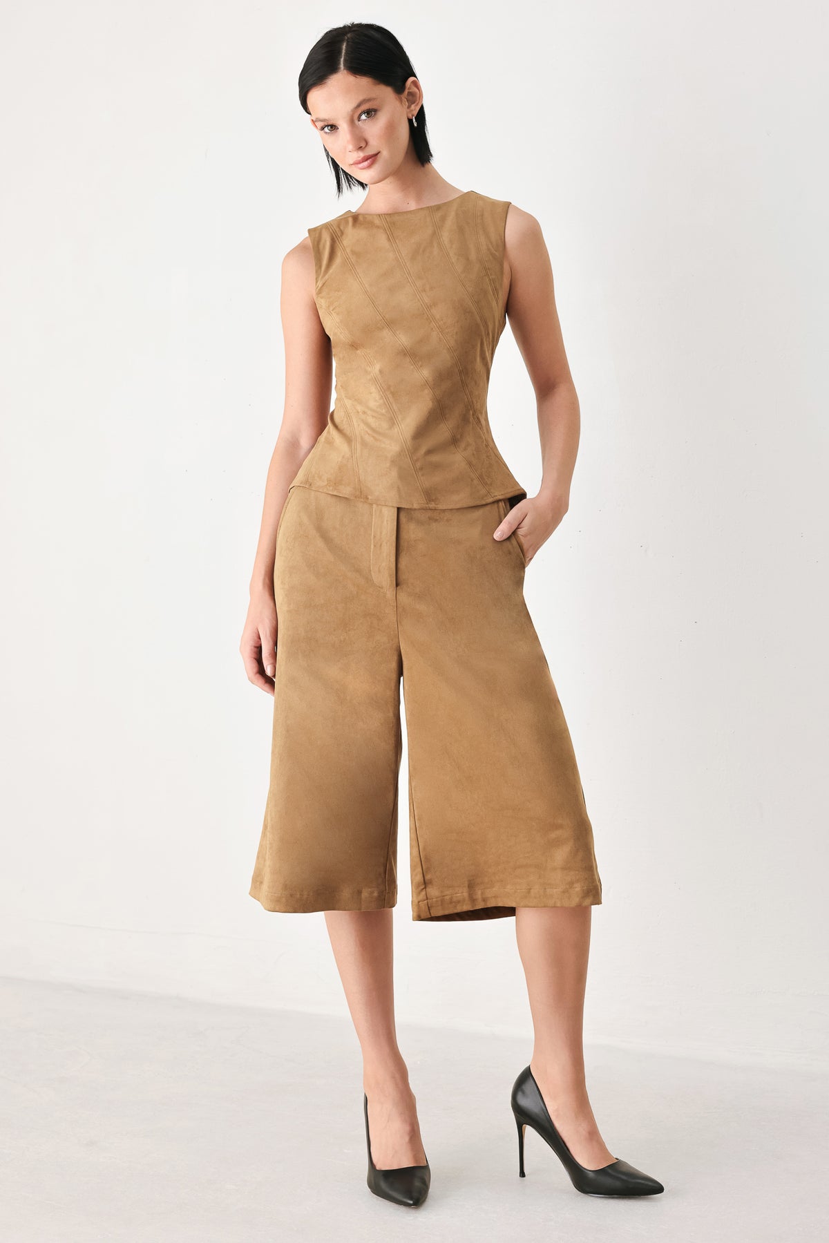 A woman wearing a faux suede camel  top width diagonal stitches and back zipper | FREEMARKET