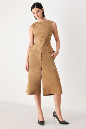 A woman wearing a faux suede camel  top width diagonal stitches and back zipper | FREEMARKET