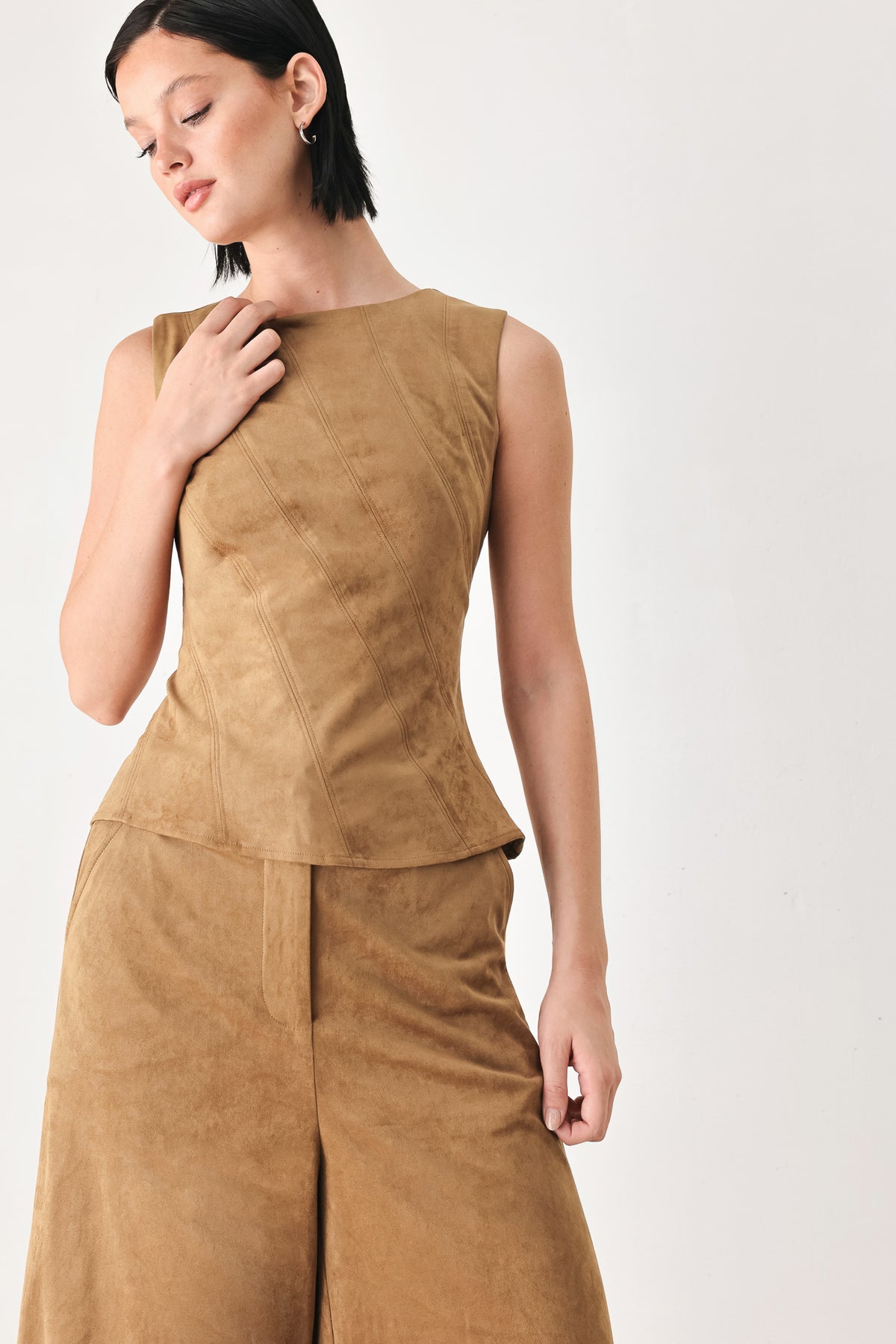 A woman wearing a faux suede camel  top width diagonal stitches and back zipper | FREEMARKET