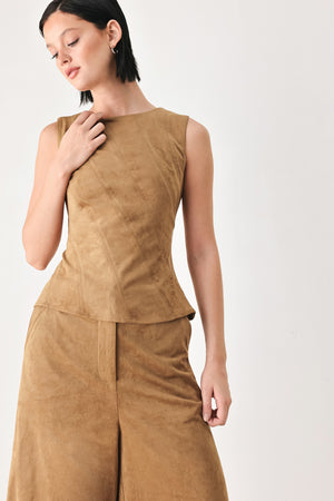 A woman wearing a faux suede camel  top width diagonal stitches and back zipper | FREEMARKET