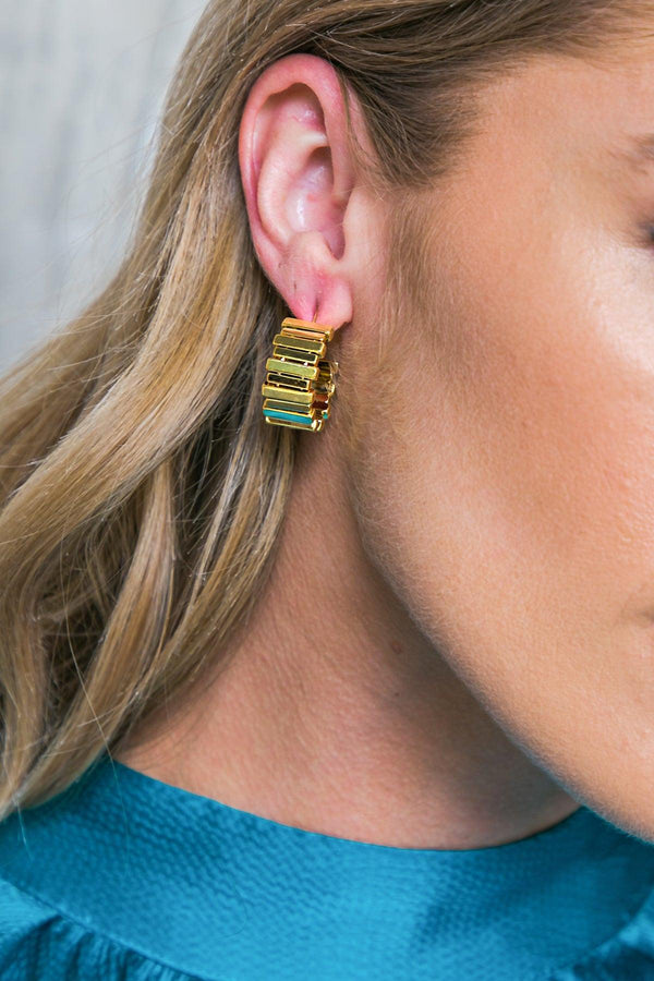 DIP RIBBED STUD EARRINGS.