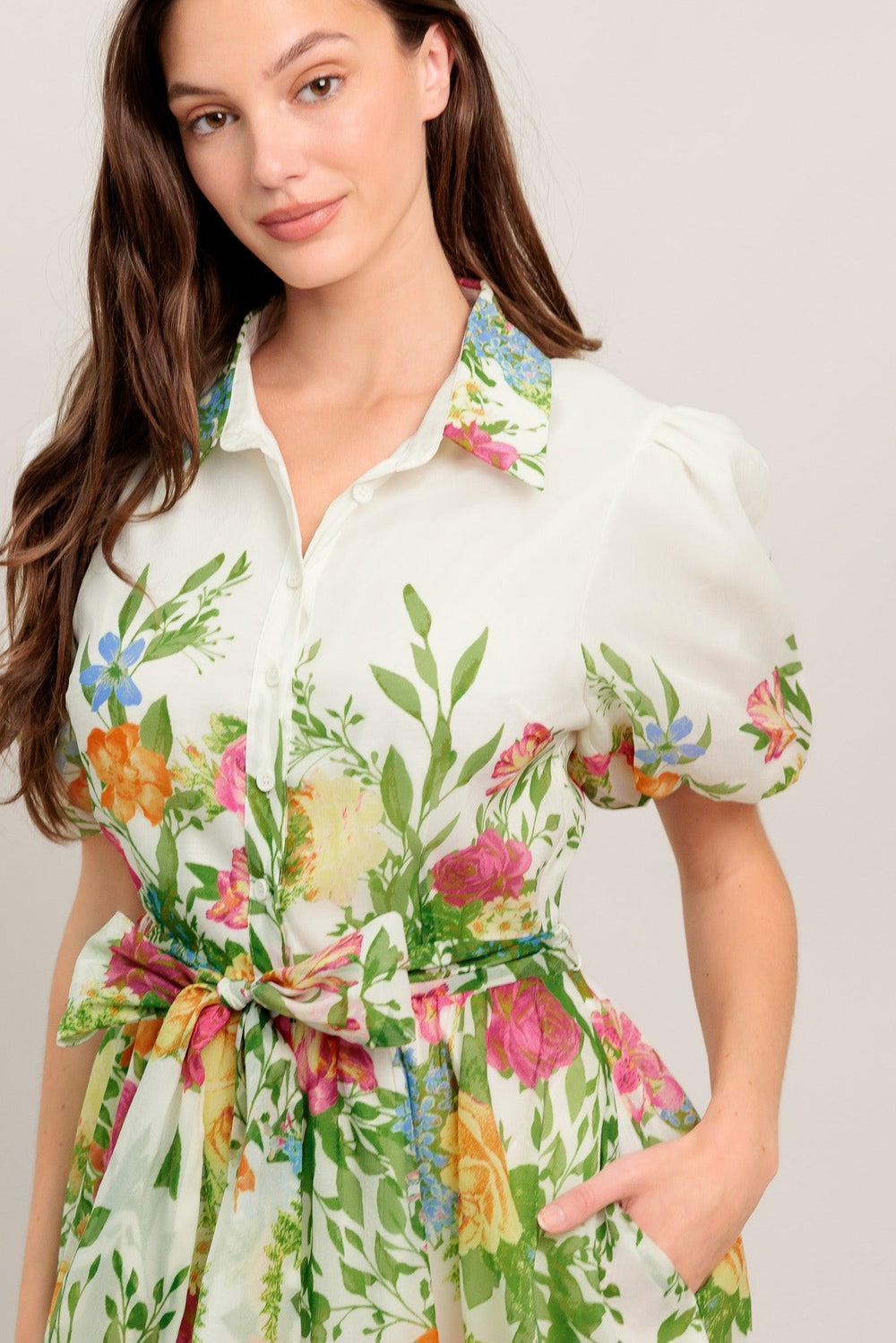 
A printed woven midi dress featuring shirt collar, button down, short puff sleeve, self sash tie and full skirt

Details:

Self : 100% Polyester
Lining : 100% Polyester

Size &amp; Fit

- Model is 5`8" And Wearing Size Small
- Measurements Taken From Size Small
- Approx. Length: 50" FLYING TOMATO