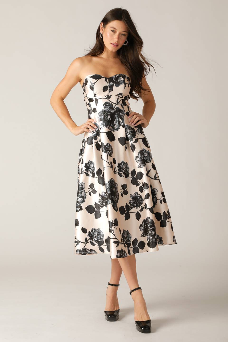 Introducing a gorgeous printed midi dress with a woven design, strapless cut, full skirt, and convenient back zipper closure.