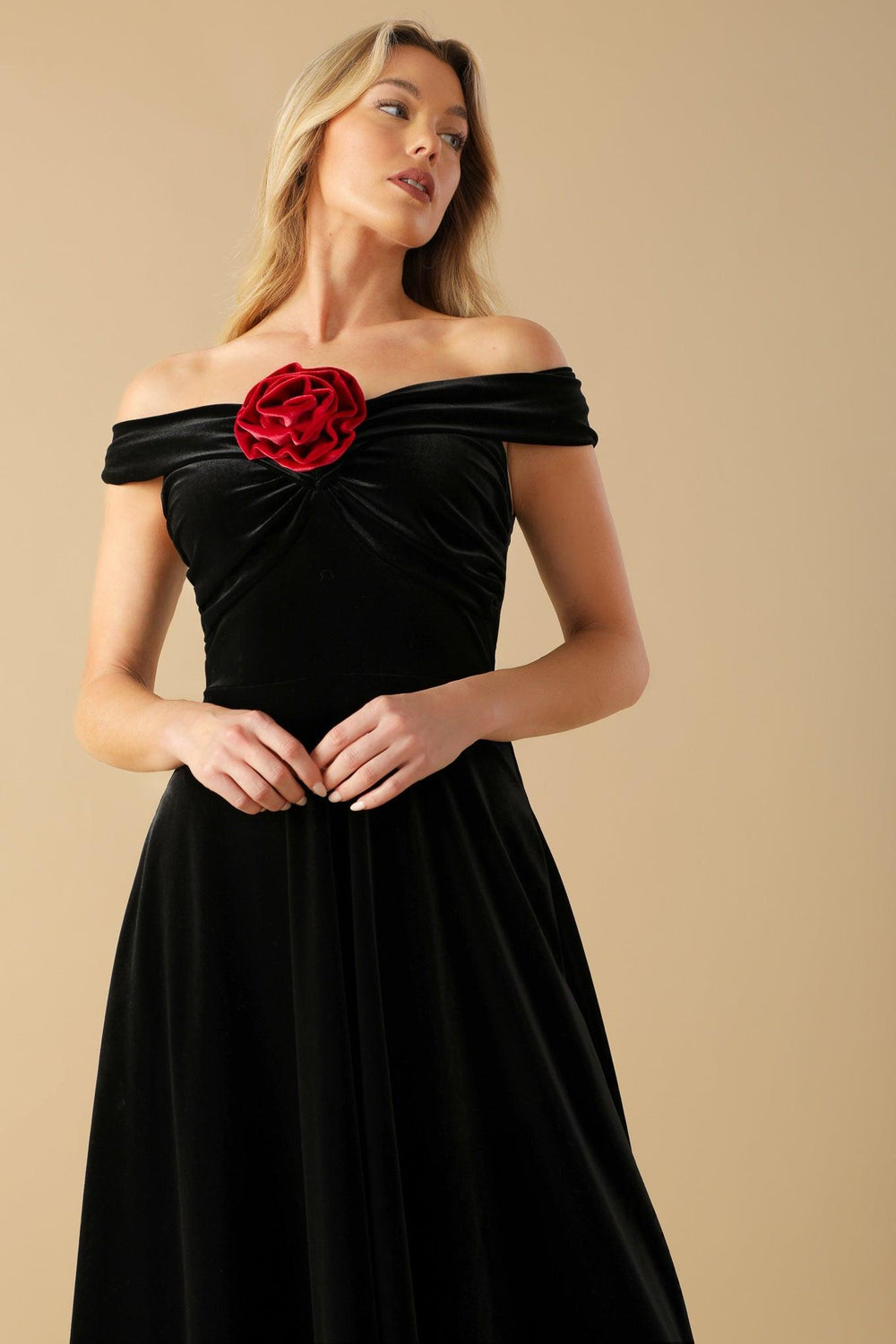 BE THERE FOR YOU VELVET MIDI DRESS.