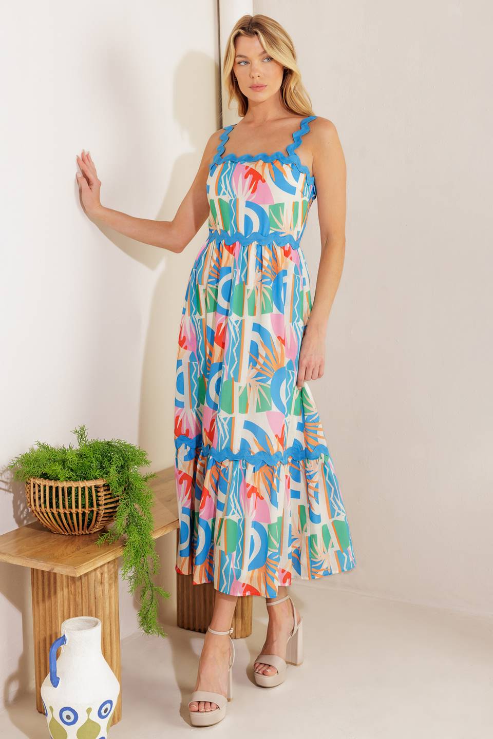 
A printed woven midi dress featuring a straight neckline, ric rac ribbon strap/trim, ruffled hemline ,and back zipper closure

Details:

Self: 100% Polyester&nbsp;
Lining: 100% Polyester

Size &amp; Fit

- Model is 5`10" And Wearing Size Small
- Measurements Taken From Size Small
- Approx. Length: 52"