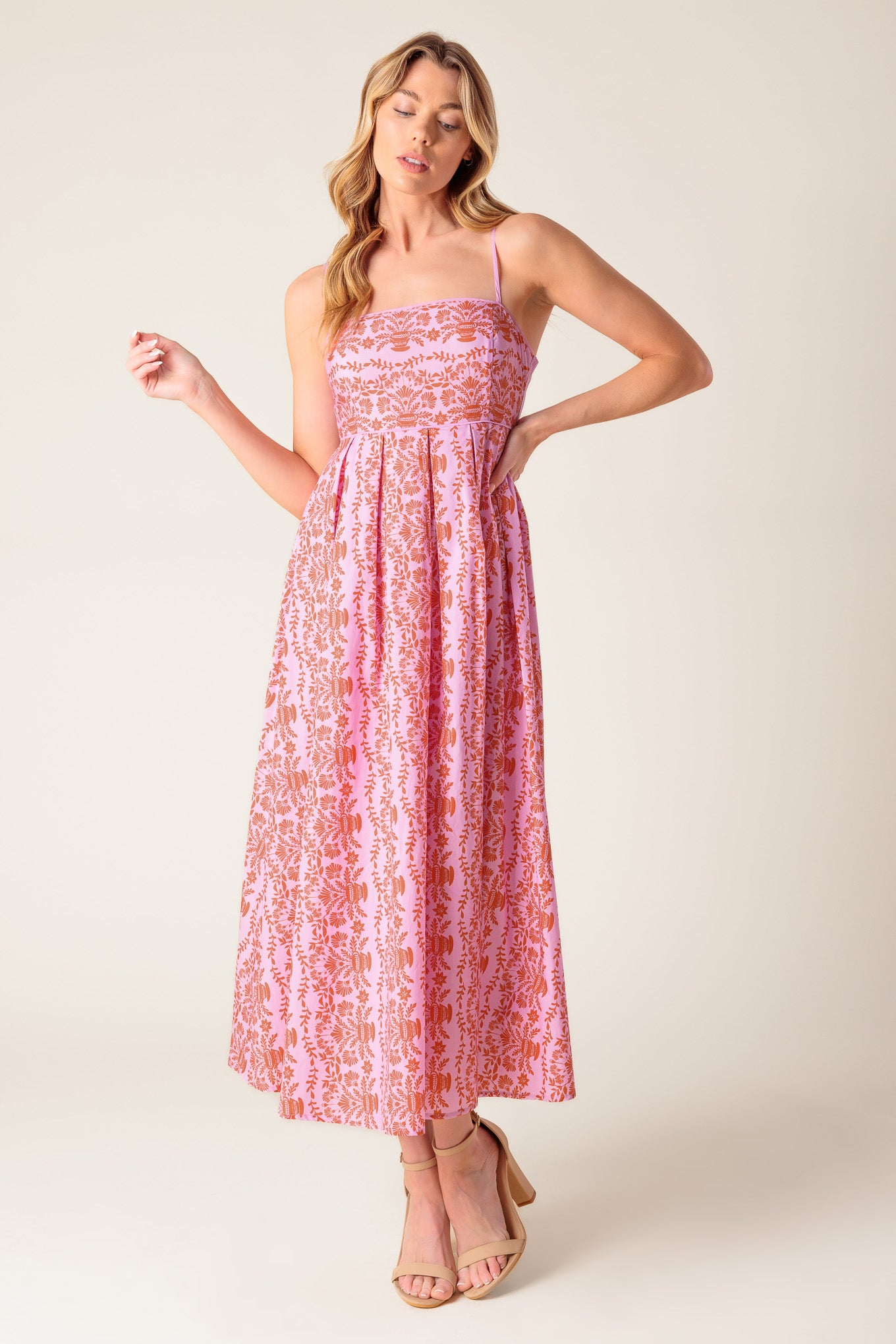 
A printed woven midi dress featuring straight neckline, straps, full skirt and bare back with tie

Details:

Self : 100% Cotton
Lining : 100% Cotton

Size &amp; Fit

- Model is 5`8" And Wearing Size Small
- Measurements Taken From Size Small
- Approx. Length: 50"