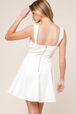 
A solid woven mini dress featuring sweetheart neckline, sleeveless, circle skirt and back zipper closure

Details:

Self : 97% Cotton 3% Spandex

Size &amp; Fit

- Model is 5`8" And Wearing Size Small
- Measurements Taken From Size Small
- Approx. Length: 33" FLYING TOMATO